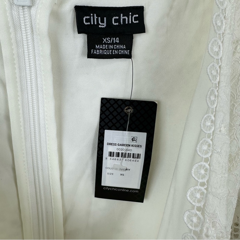 CITY CHIC Garden Kisses Dress in ivory - Picture 7 of 9